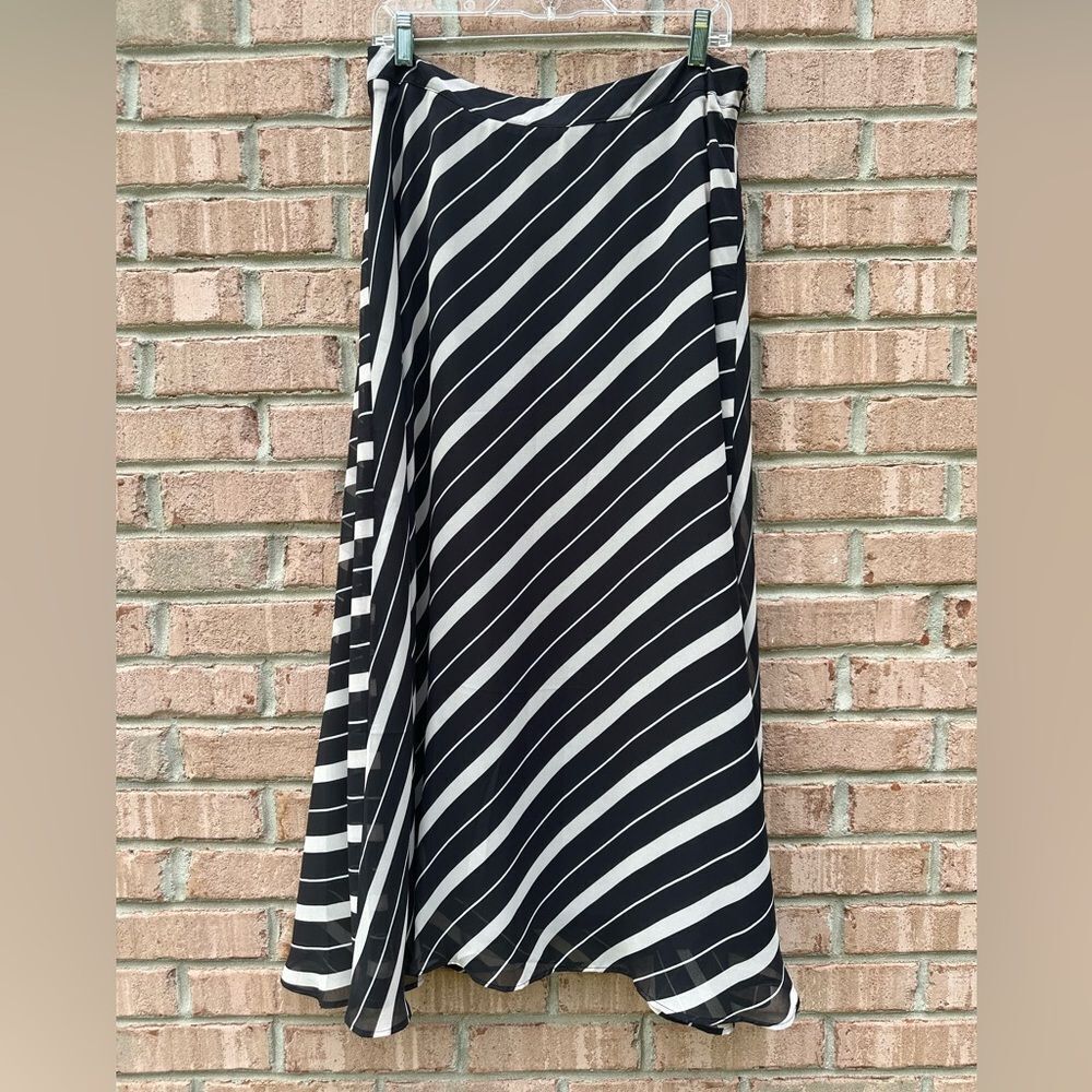 NWT Ann Taylor Striped Black and White Women's Skirt - Picture 3 of 7